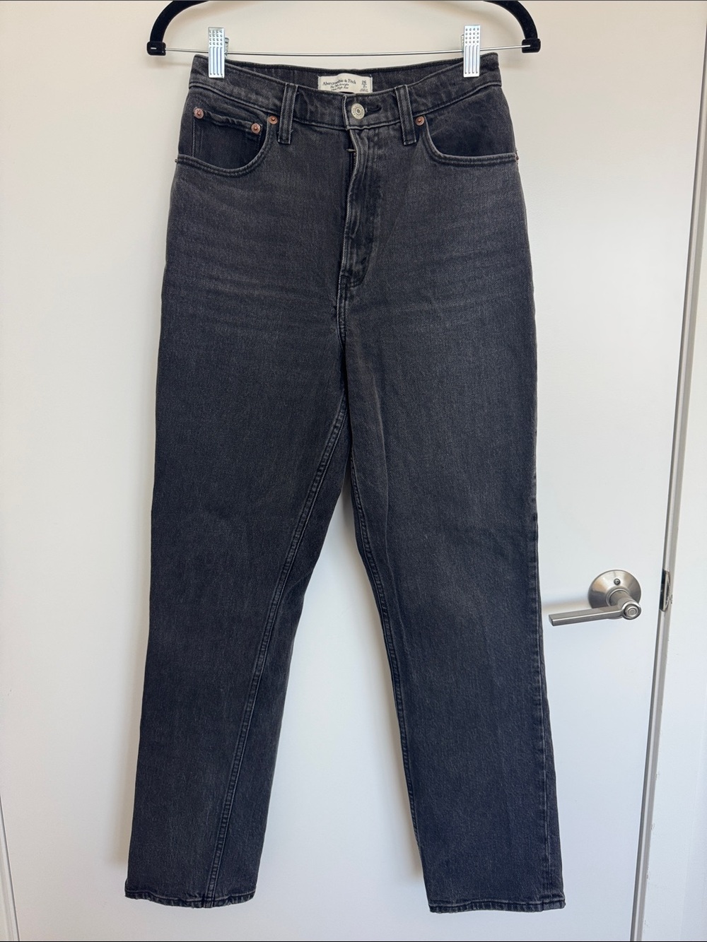 Abercrombie & Fitch Women’s 90’s Straight Ultra High Rise CURVE LOVE 26/2 Black